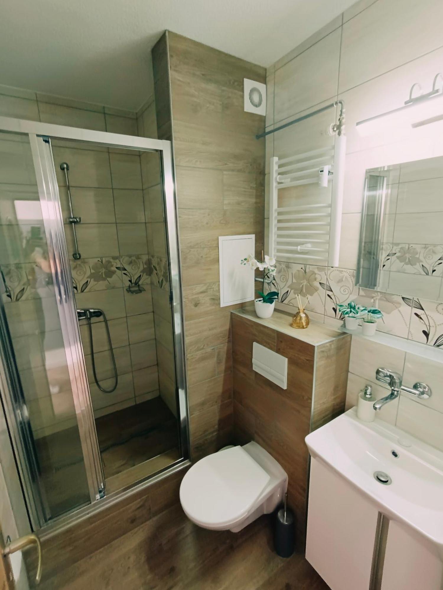 Studio Srncek - Tatranska Strba - Wellness, Bazen 外观 照片
